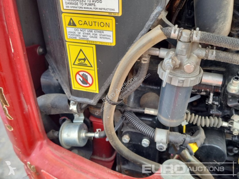 Escavadora Takeuchi TB216