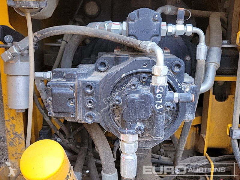 جرافة JCB 220XLC