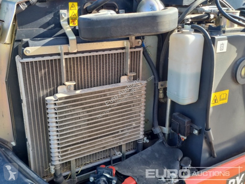Lopatový nakládač Kubota KX037-4