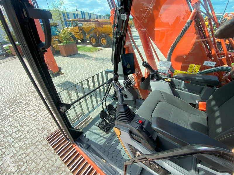 Escavadora Caterpillar 323 Next Gen NVT