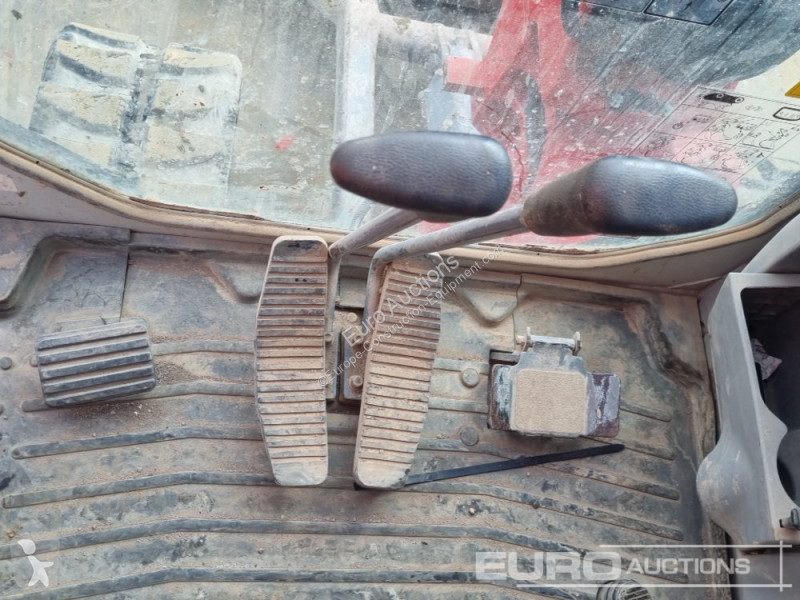 Escavadora Takeuchi TB240