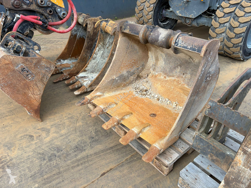 جرافة Liebherr Compact