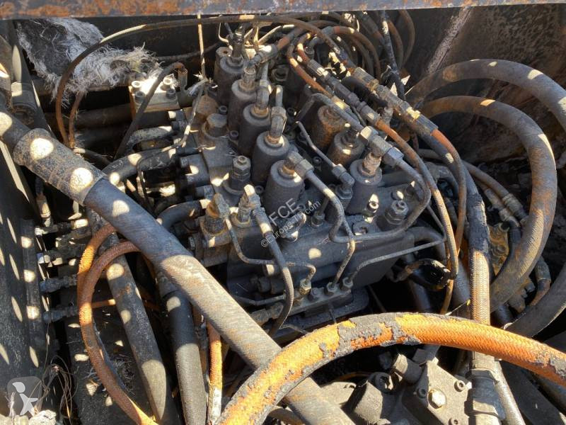 Rýpadlo Volvo EC 220 EL /Certificat CE endommagée