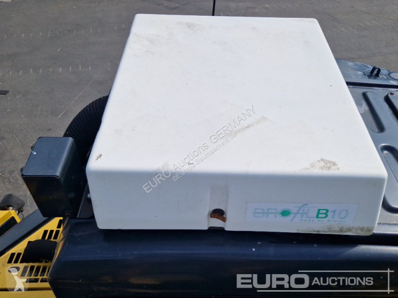 جرافة Komatsu PC138US-2E1