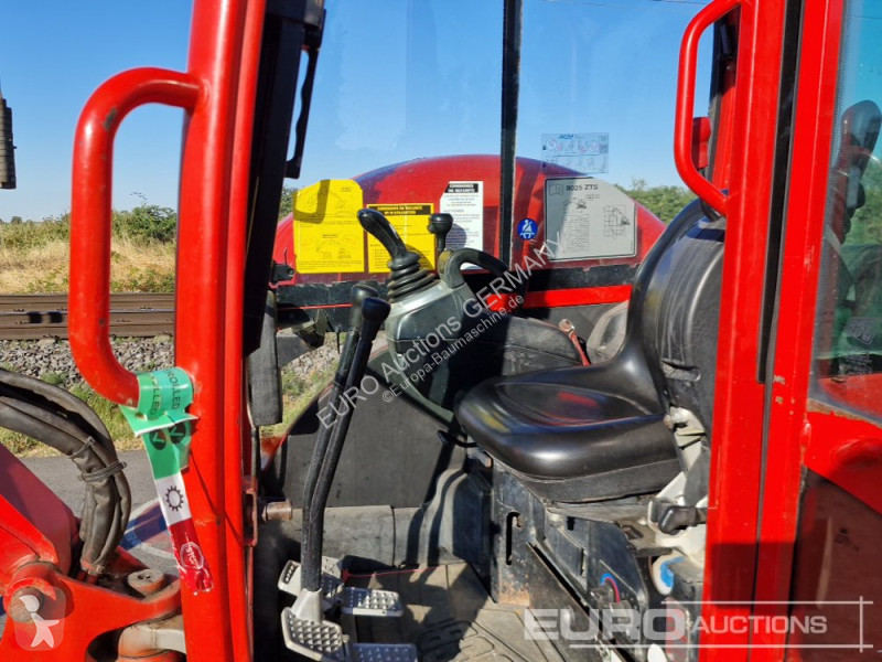 Lopatový nakládač JCB