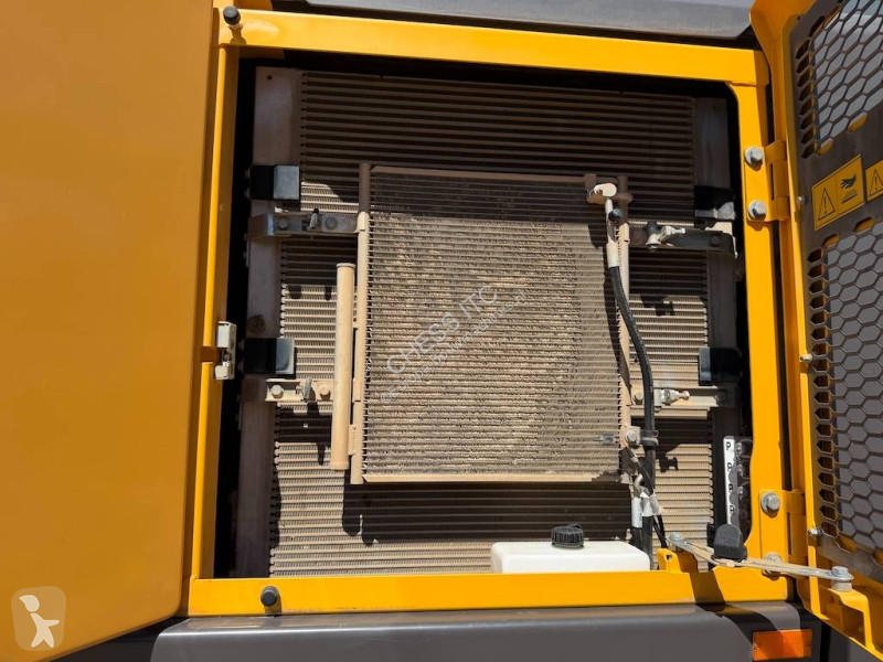 جرافة Volvo 220 E 220 - 180 -