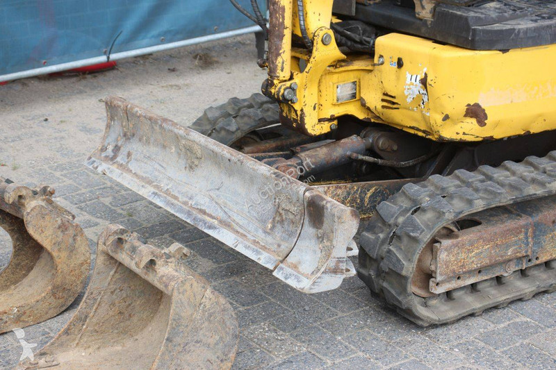 Екскаватор Komatsu PC16R-3HS