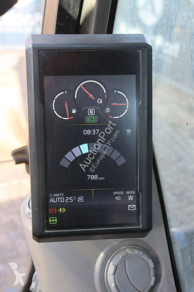 جرافة Volvo EWR150E