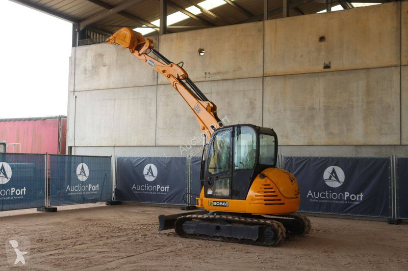 جرافة JCB 8056
