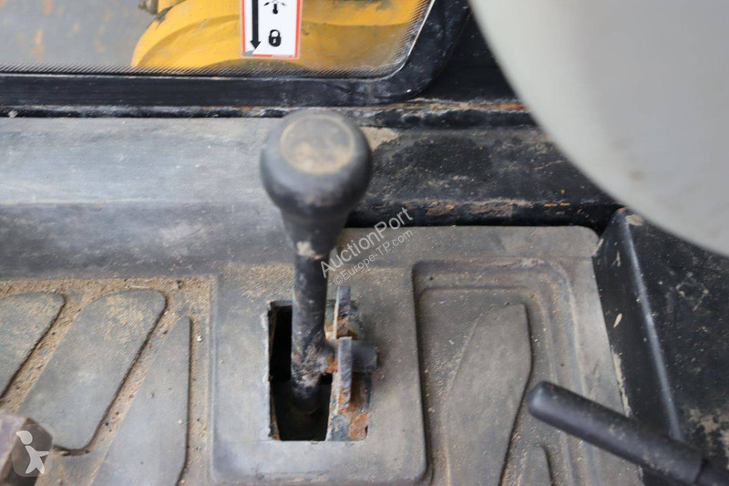 جرافة JCB