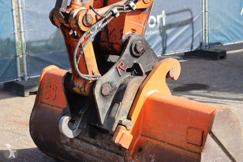 جرافة Hitachi ZX140W-6