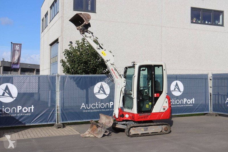 Rýpadlo Takeuchi TB216
