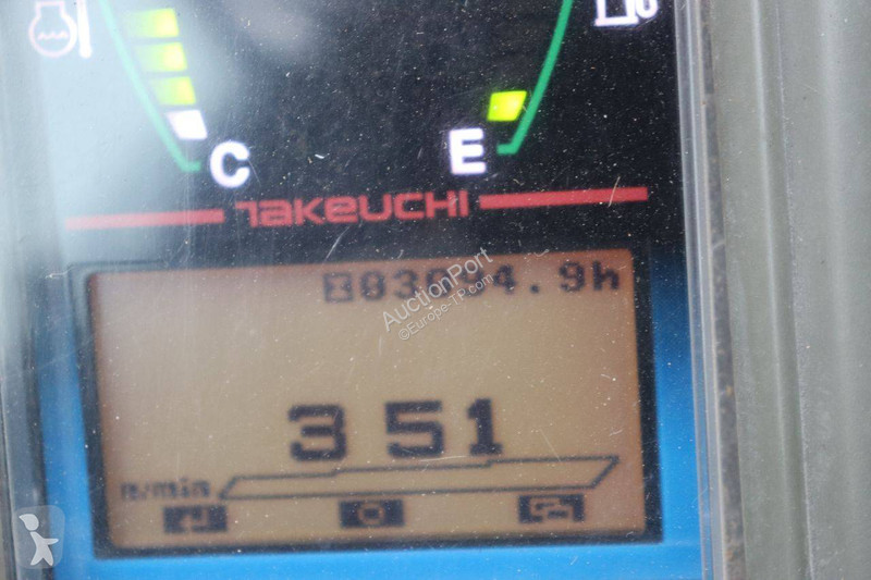 جرافة Takeuchi