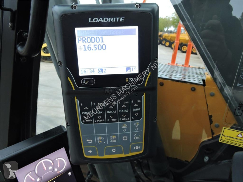 Багер Volvo ECR235