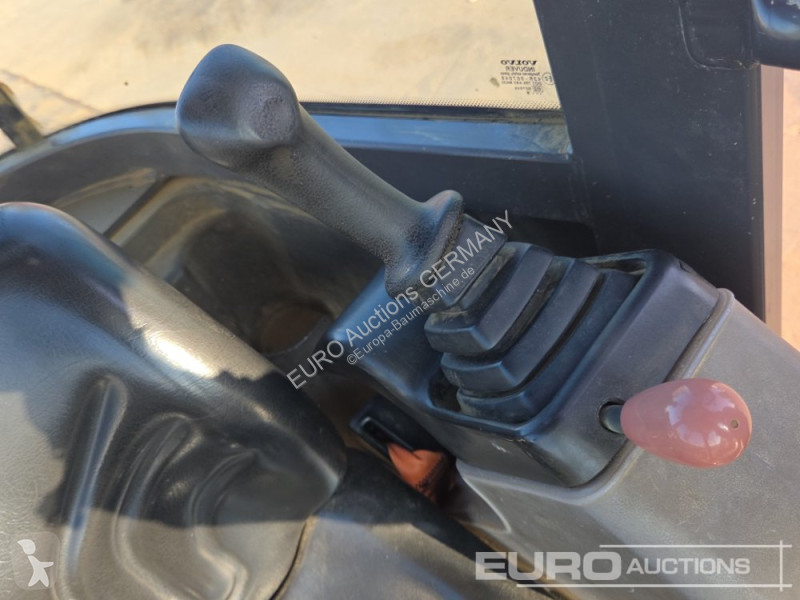 Багер Volvo ECR50D