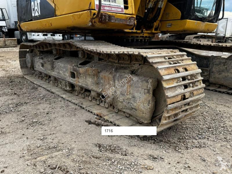 Escavatore Caterpillar C Mit Zwei Löffeln