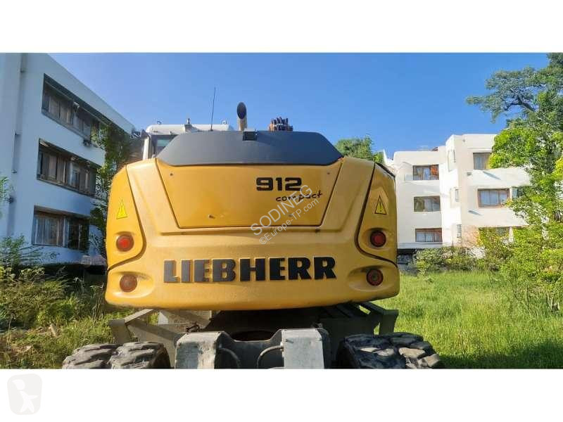 Lopatový nakládač Liebherr A COMPACT