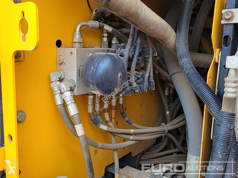 جرافة JCB JS131LC