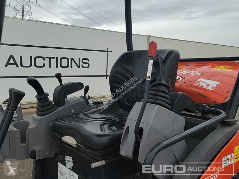 Lopatový nakládač Kubota KX015-4