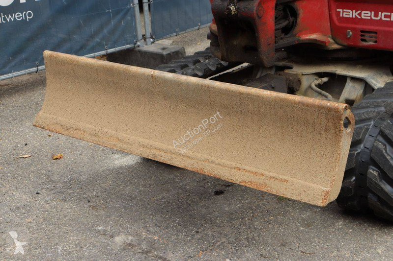جرافة Takeuchi 0