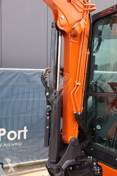 Escavadora Hitachi ZX38U-6 CLR