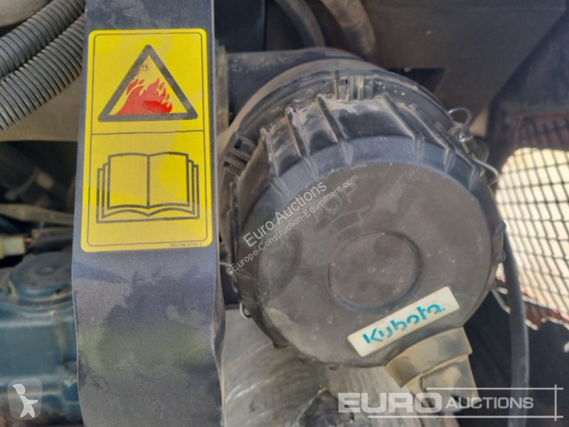 Lopatový nakládač Kubota KX015-4