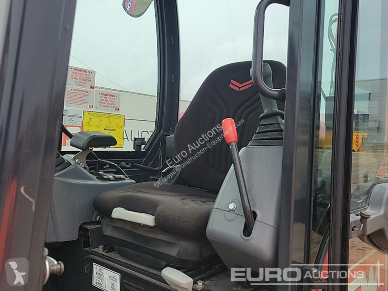 Lopatový nakládač Yanmar SV26