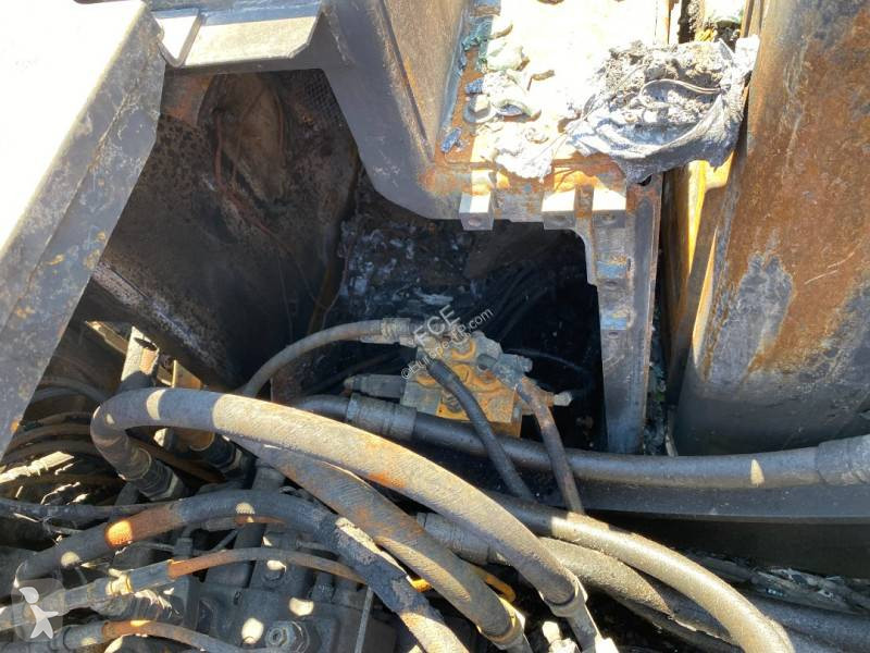 Rýpadlo Volvo EC 220 EL /Certificat CE endommagée