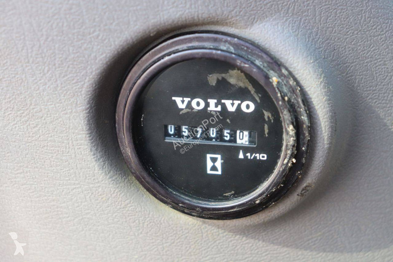 جرافة Volvo EWR150E