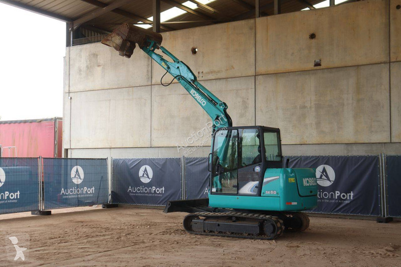 جرافة Kobelco 8