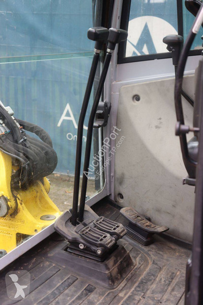 جرافة Neuson EZ26