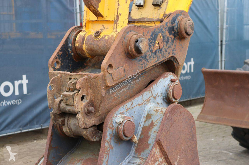جرافة JCB