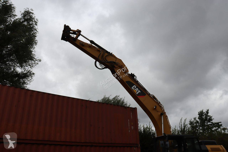 جرافة Caterpillar 320FL