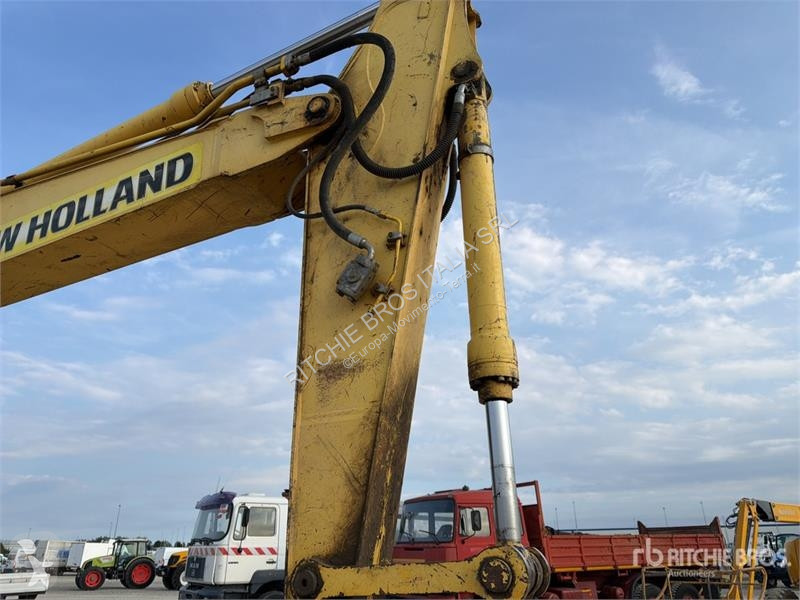 Skovel New Holland Kobelco E215B Tracked Excavator