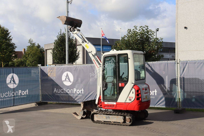 Rýpadlo Takeuchi TB216