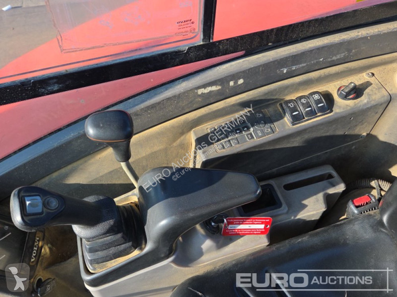 Багер Volvo ECR50D