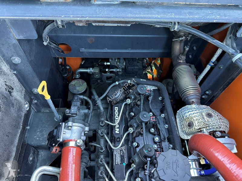 Escavadora Doosan 7
