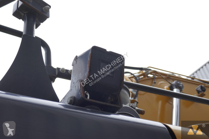 Excavator Caterpillar 325F LCR