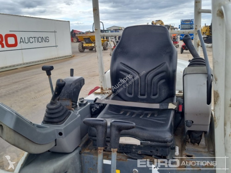 Escavadora Takeuchi TB216