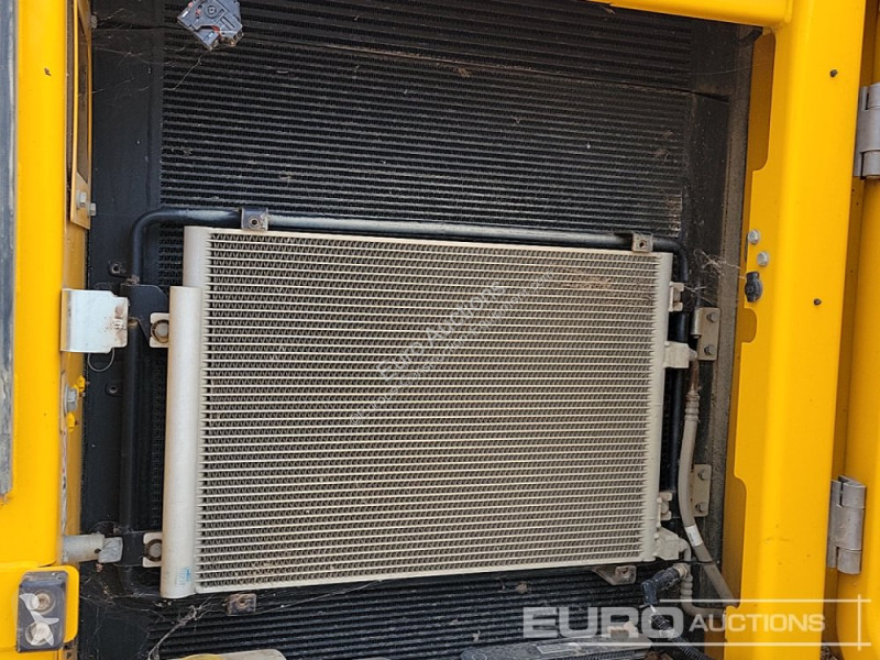 جرافة JCB 220XLC