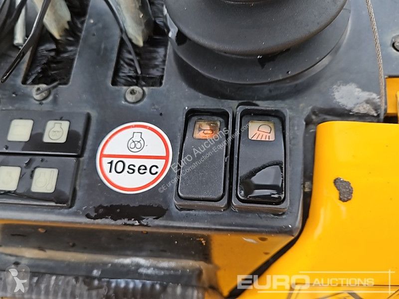 Lopatový nakládač JCB