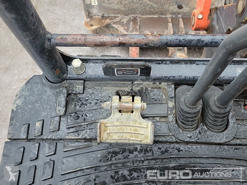 Lopatový nakládač Kubota KX015-4