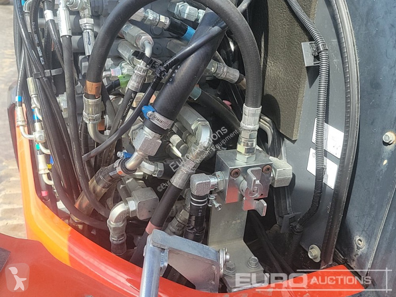 Lopatový nakládač Kubota U36-4