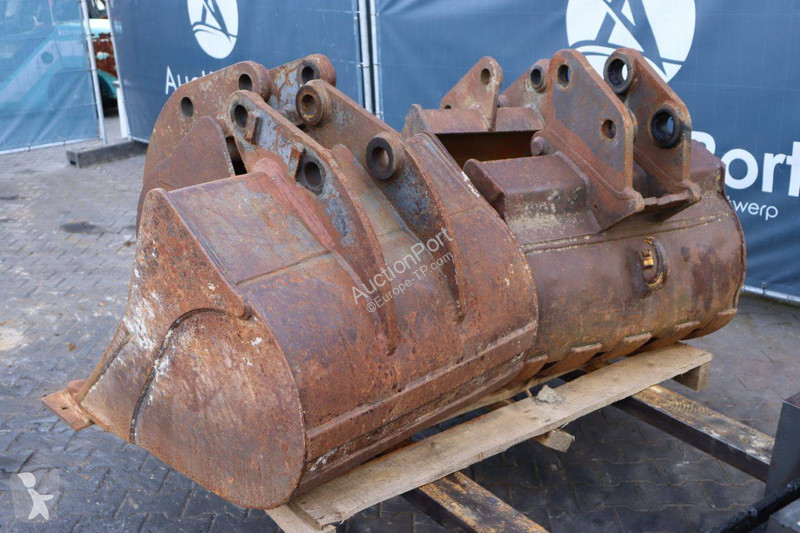 Escavadora Pel Job 233