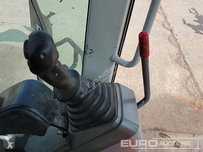 Escavadora Takeuchi TB240