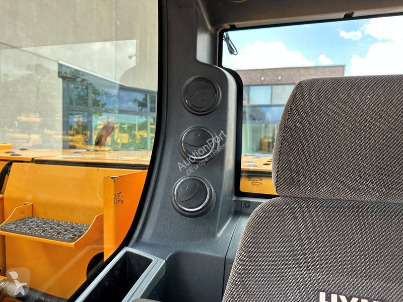 جرافة Hyundai HX130 LCR