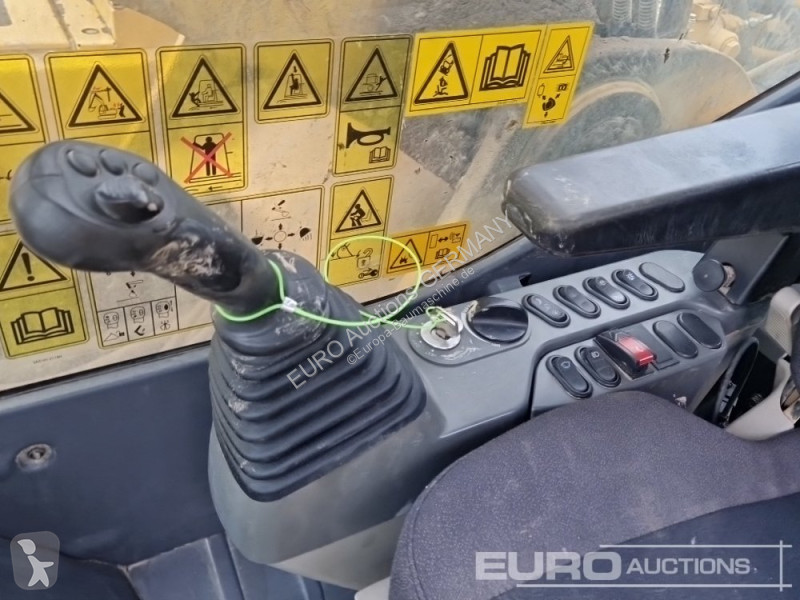 Lopatový nakládač Komatsu NLC-11