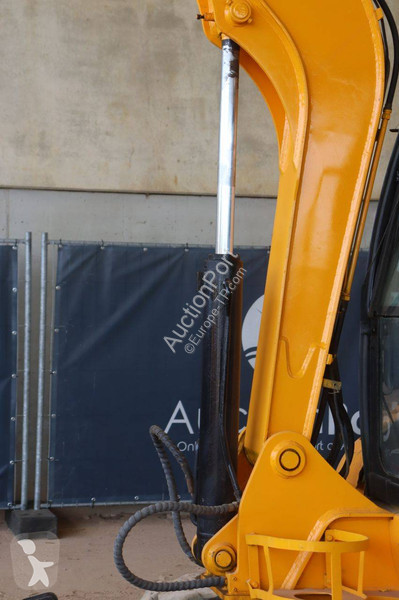 جرافة JCB 8056