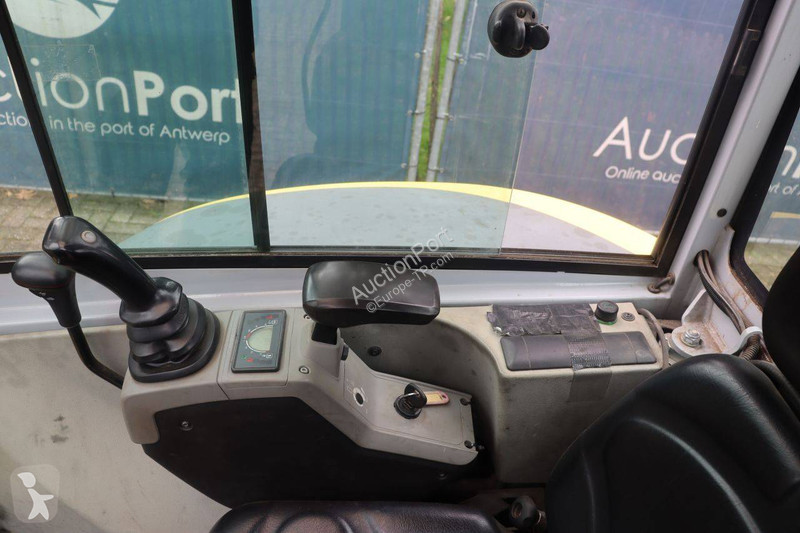 جرافة Neuson EZ26