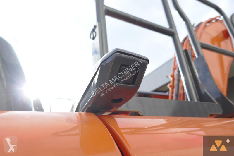 Escavadora Hitachi -7